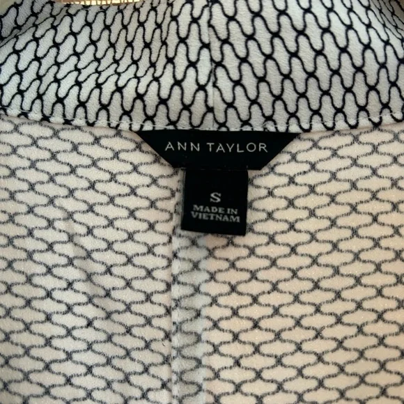 Ann Taylor Small Black and White Women’s Blouse - Picture 5 of 6
